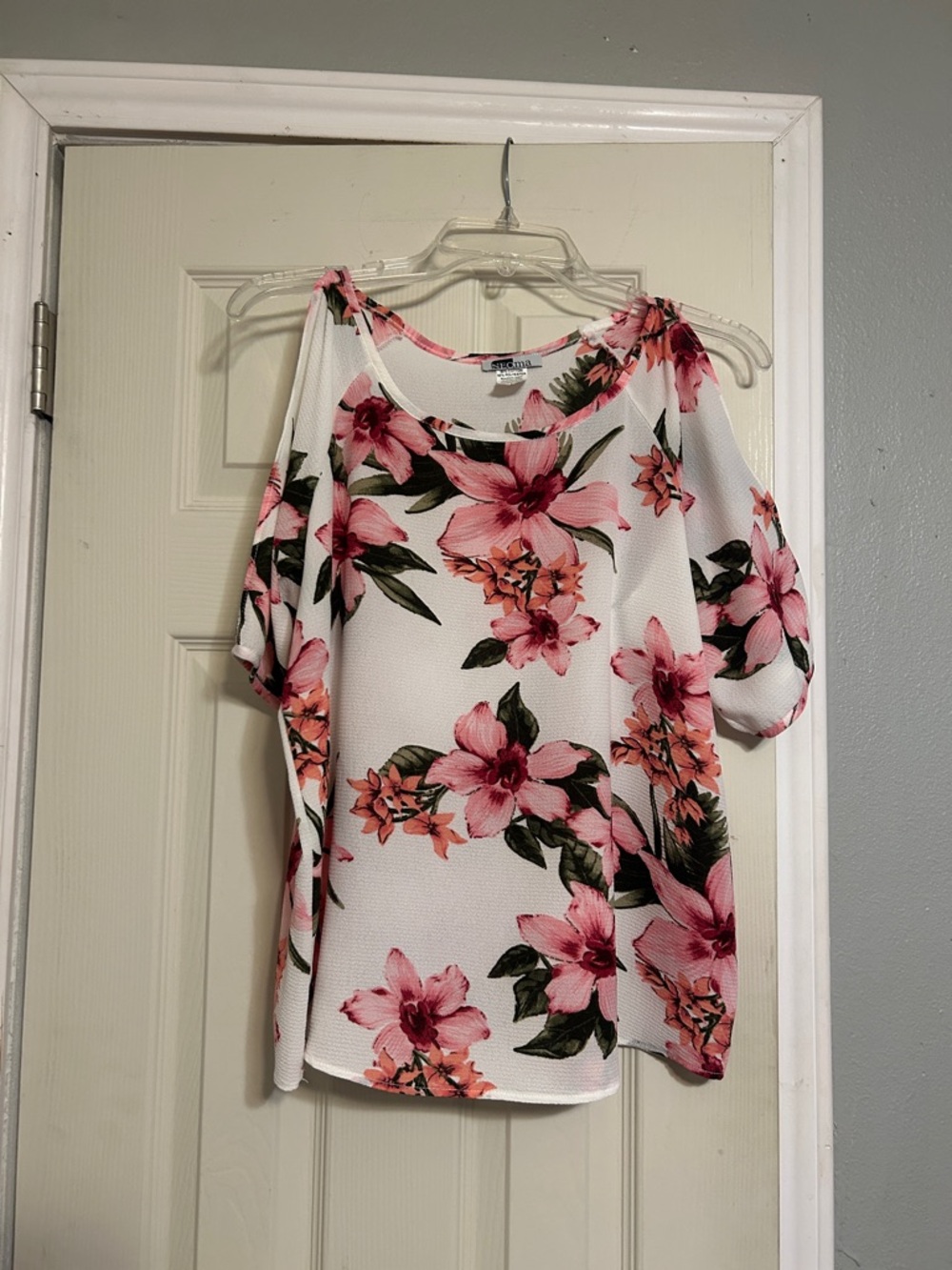 2/$15, 3/$21 Neoma pink floral top cold shoulder